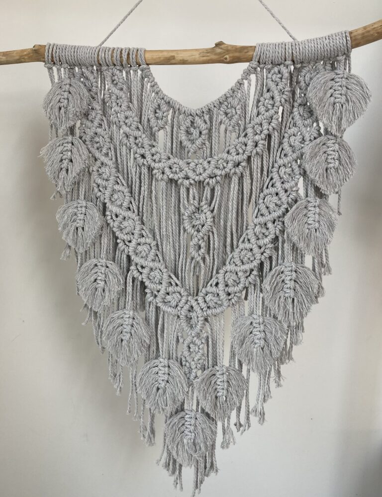 szara makrama z listeczkami