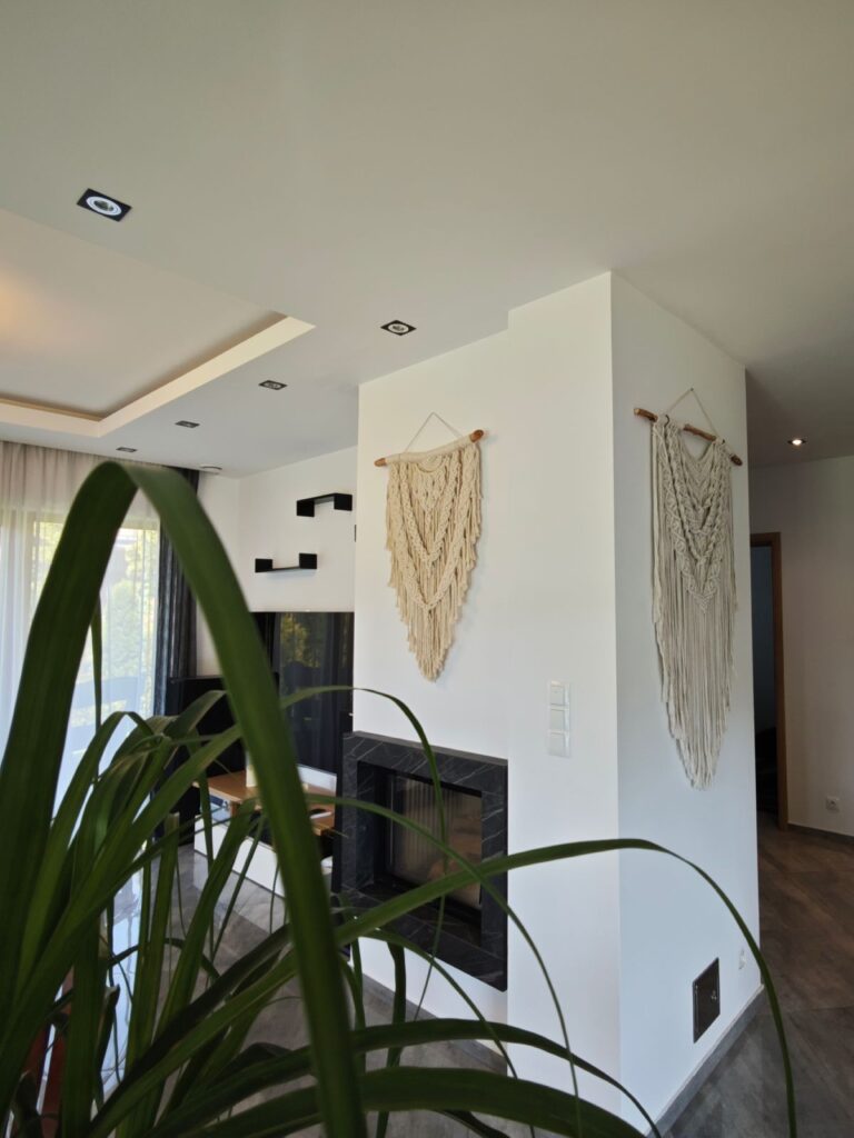 Duże makramy ścienne – dekoracja mieszkania w stylu boho