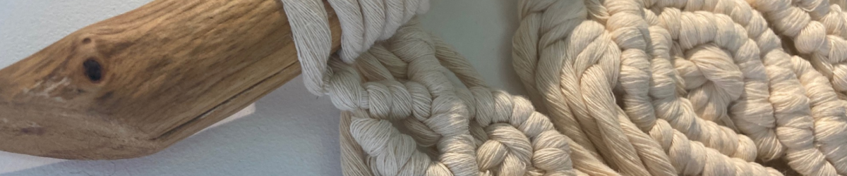 Ręcznie wykonana makrama ścienna w kolorze naturalnym